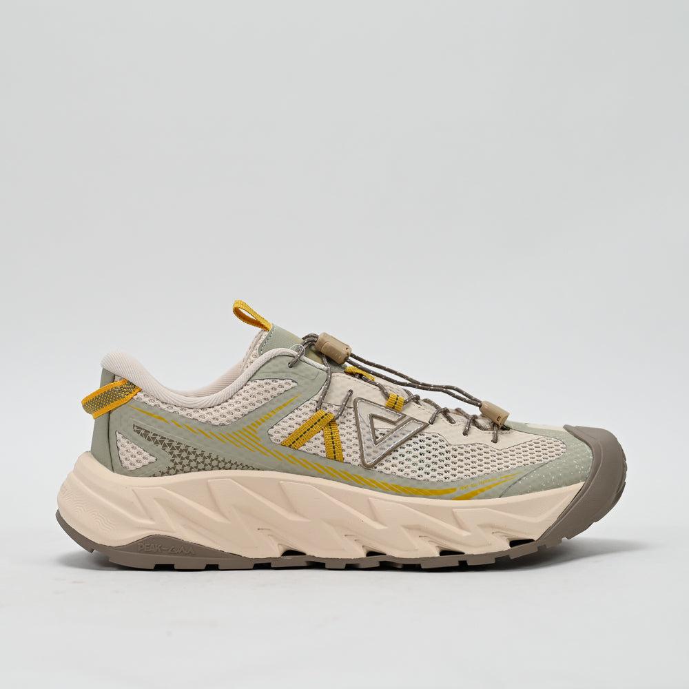 PEAK FOOTWEAR