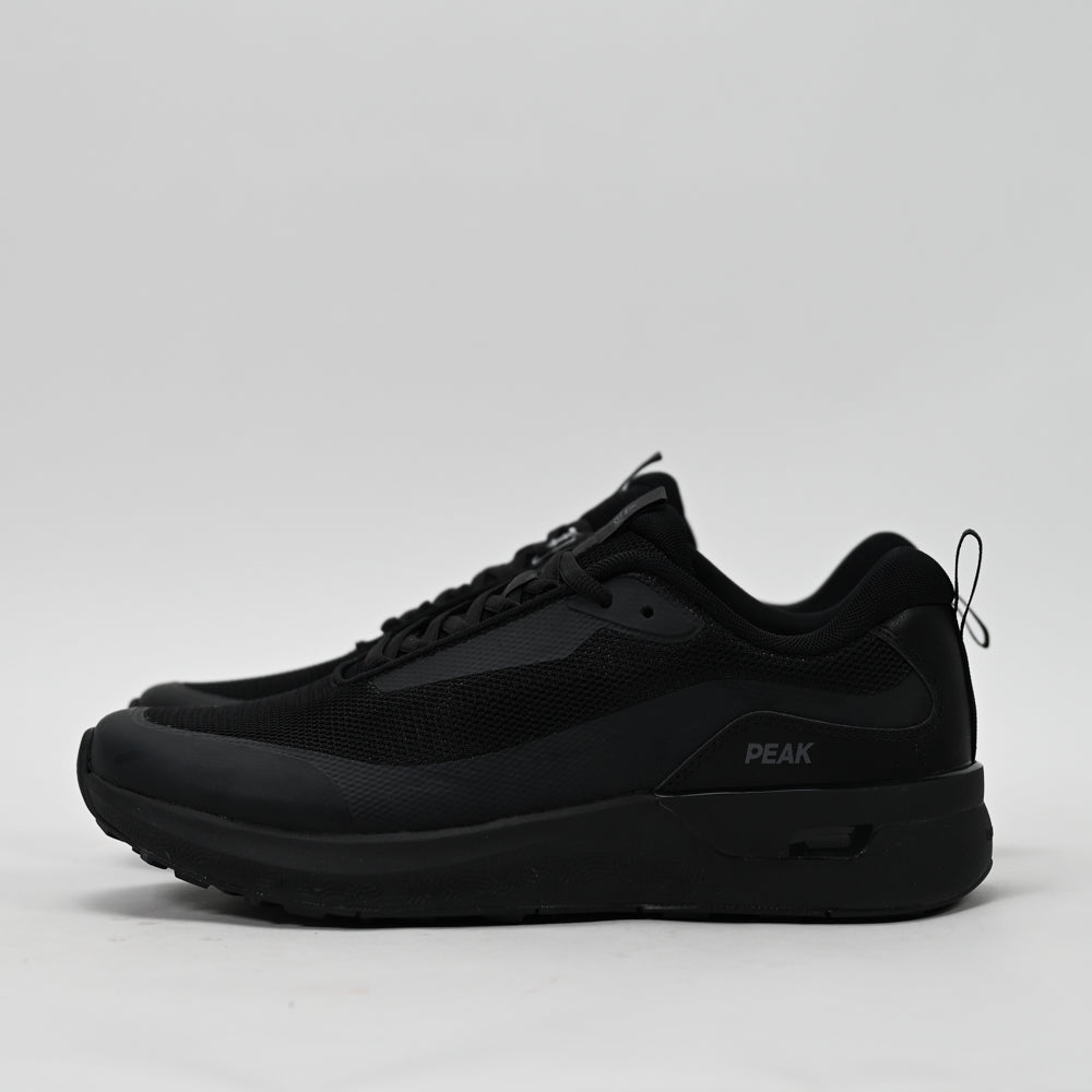 PEAK FOOTWEAR