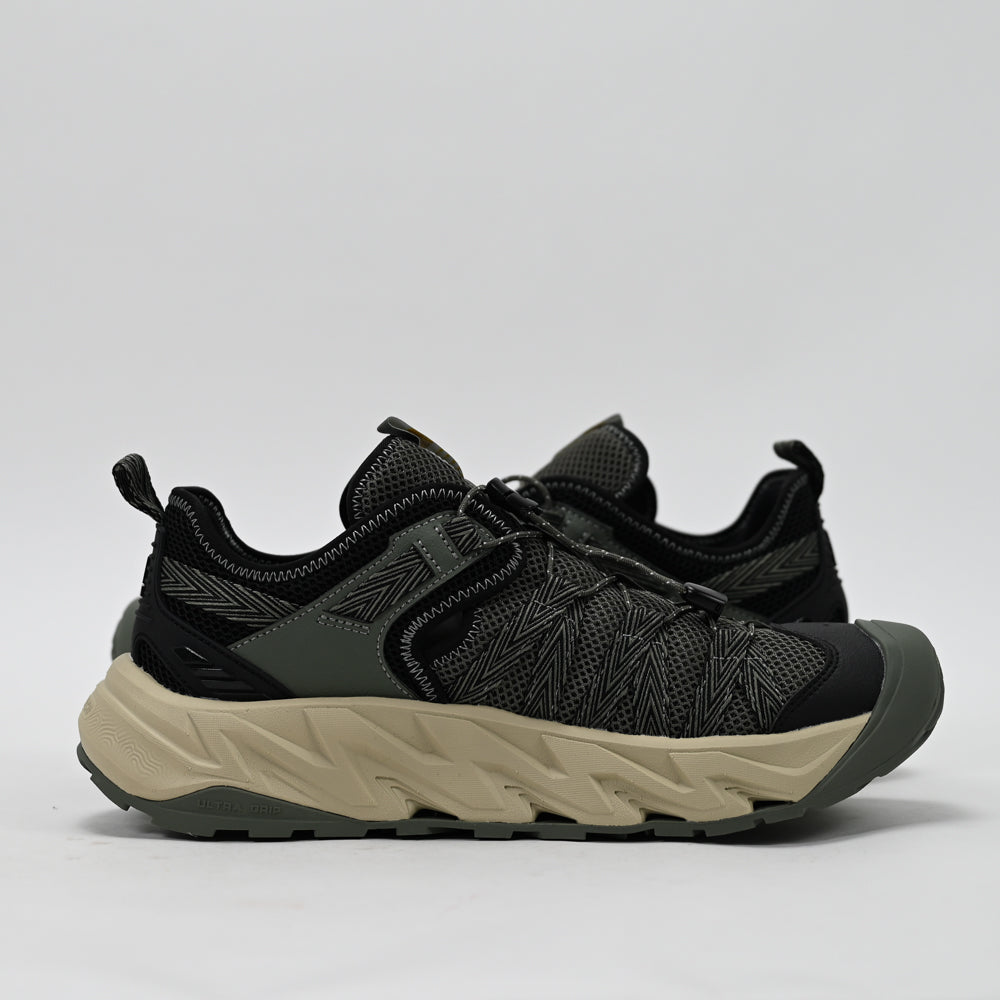 PEAK FOOTWEAR