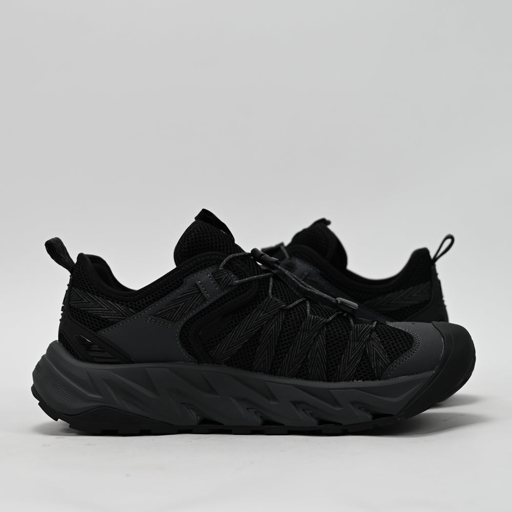 PEAK FOOTWEAR
